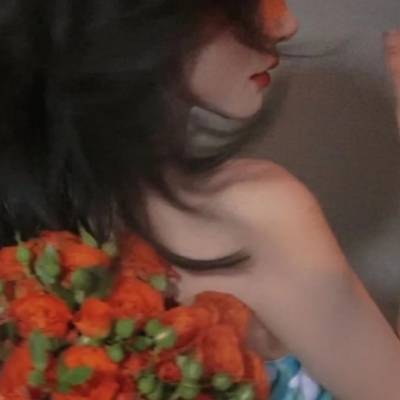 抖音上超火的一左一右真人情侣头像，这里有8张合集