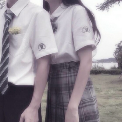 不露脸的制服情侣头像合集 26张半身情侣装款