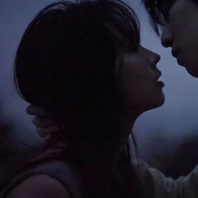 最新版黑色深情伤感真人情头 两张一对的情侣头像来啦