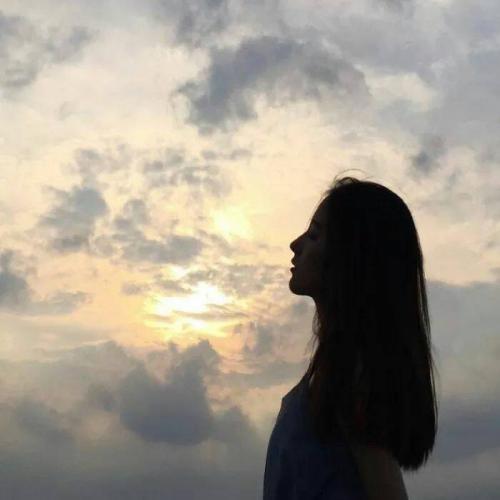 真人热恋款！一人一半的高清甜蜜情侣头像（共12张）