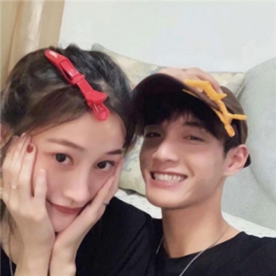 8张高清甜蜜自拍双人情侣头像合集