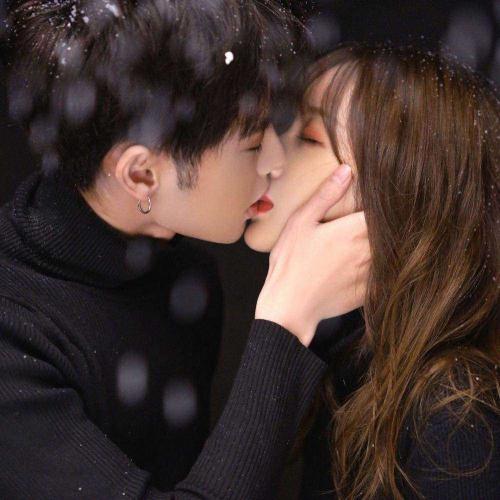 真人热恋款！一人一半的高清甜蜜情侣头像（共12张）