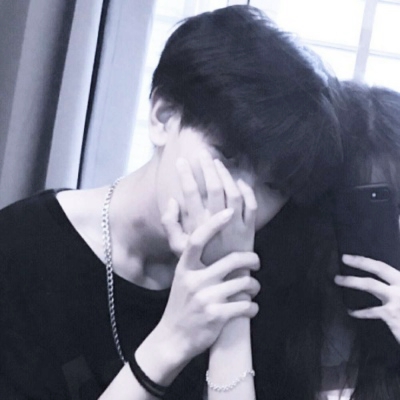 22张高清不露脸双人情侣头像 半身控专属情头来了