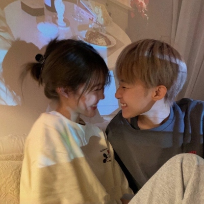 最新双人高清情侣头像来啦！这里整理了16张个性网同款图，都是适合情侣使用的高清素材。