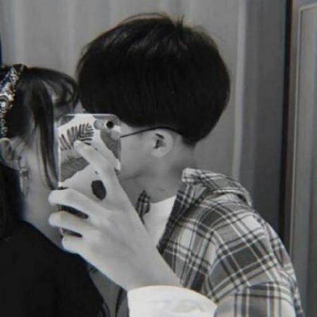 热门一左一右双人情侣头像 共10张