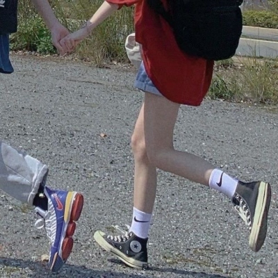 一对两张！半身不露脸牵手情侣头像合集来了