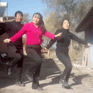 霍云龙和阿红老师现场尬舞 专属表情包上线啦