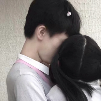 26张不露脸正身双人真人情侣头像 高清素材合集