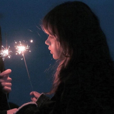 一左一右的真人高质量情侣头像，8张合集来啦