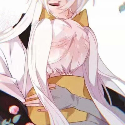 男生拥抱女生的动漫情侣头像来啦，一共两张