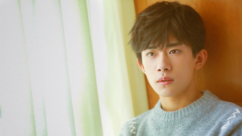 易烊千玺电脑高清壁纸来啦，多款分辨率可选