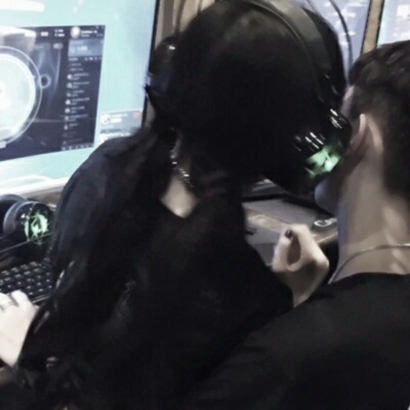 不露脸也甜！28张新潮部位双人情侣头像高清图