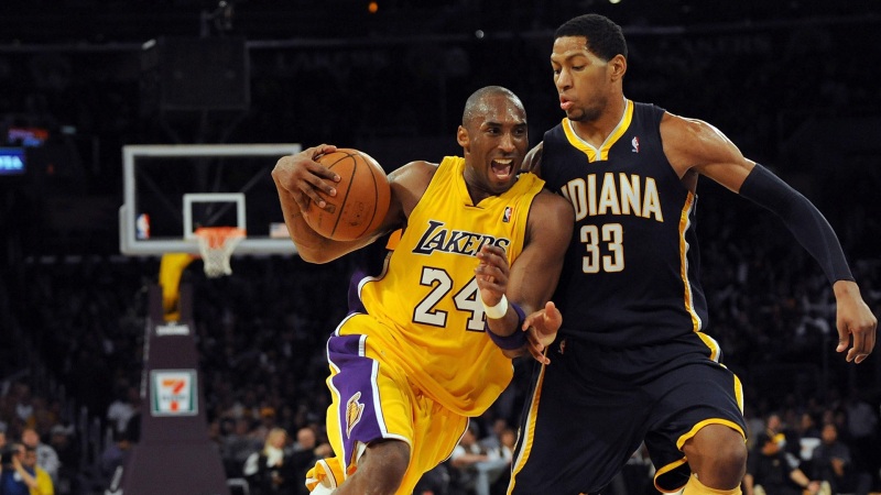 快速运球的科比电脑桌面壁纸 高清人物壁纸来了