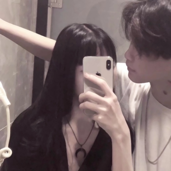 36张高清真人不露脸情侣头像 氛围感拉满不用露脸也很甜