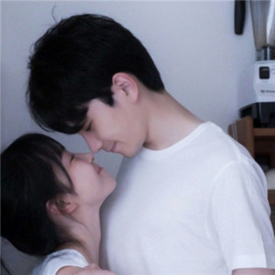 8张高清甜蜜自拍双人情侣头像合集