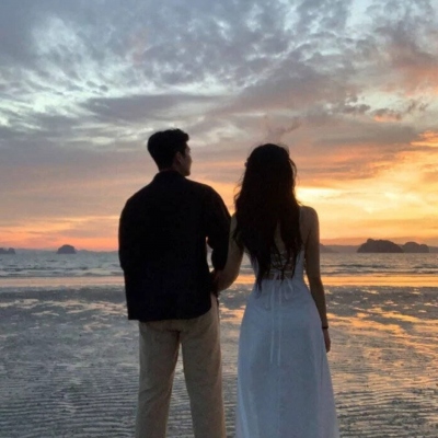 12张超甜不露脸背影情侣头像，快来挑一对