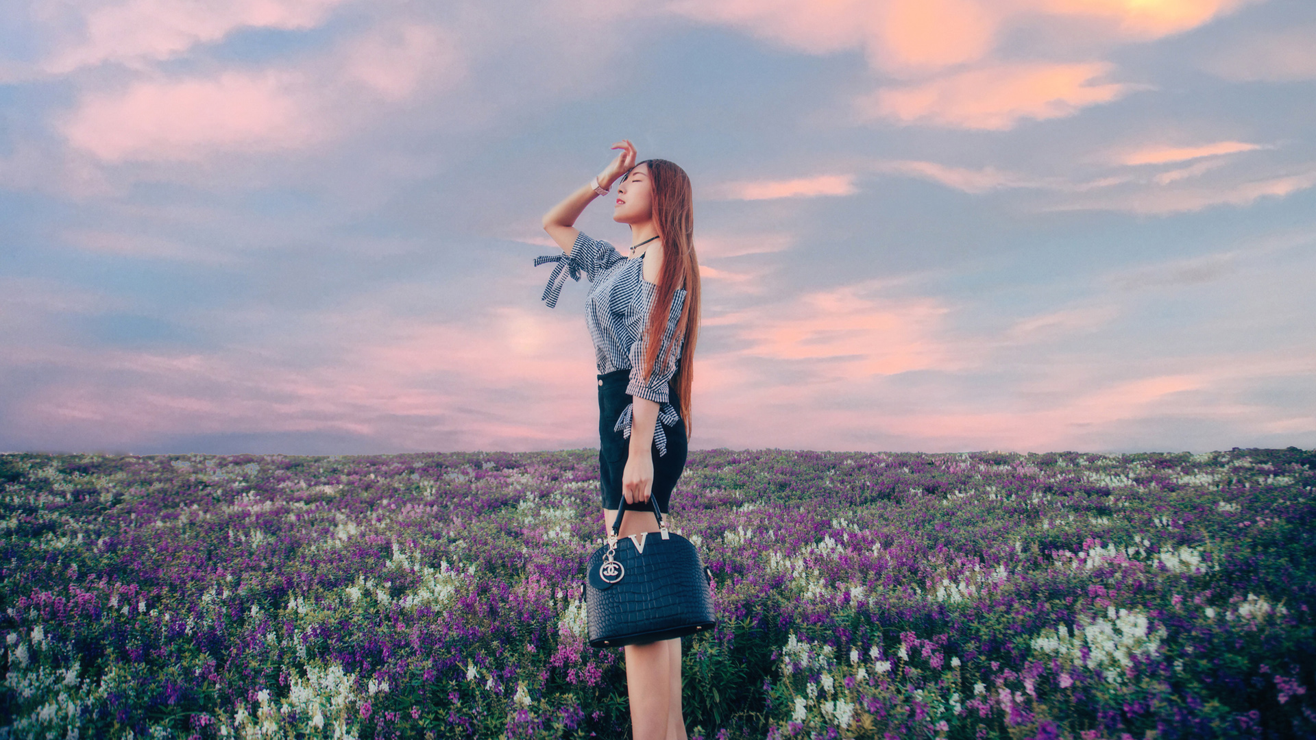 少女薰衣草花海氛围感壁纸 高清无水印免费下