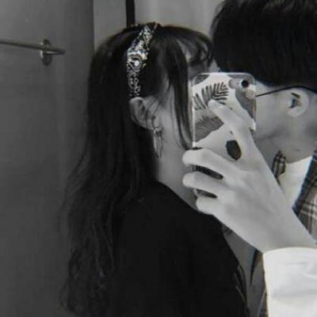 热门一左一右双人情侣头像 共10张