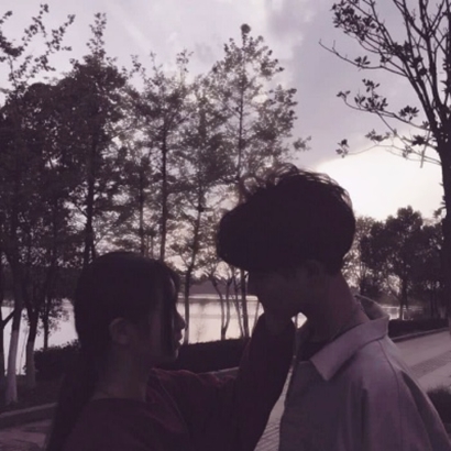 18张高清真人唯美情侣头像 氛围感拉满