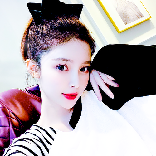 超火的单人版一男一女情侣头像 12张高清合集