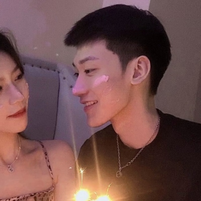 16张真人高颜值超甜情侣头像来了