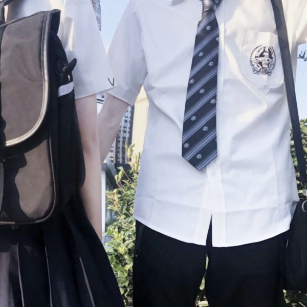 校园风校服情侣头像！衬衫领带不露脸高清图共18张