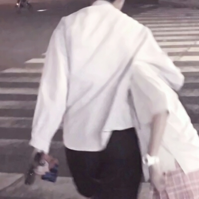 不露脸也甜！28张新潮部位双人情侣头像高清图