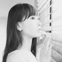 84张氛围感拉满的黑白女生头像 质感拉满的女生黑白头像合集