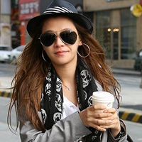 48张戴墨镜的时尚女生头像 适配QQ超有氛围感