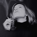 12张欧美风黑白抽烟女生头像 自带颓废氛围感