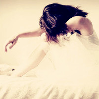 32张氛围感拉满！伤感蹲姿抱膝女生头像合集