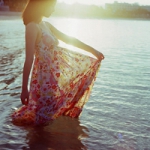 47张清新感拉满的碎花裙女生QQ头像