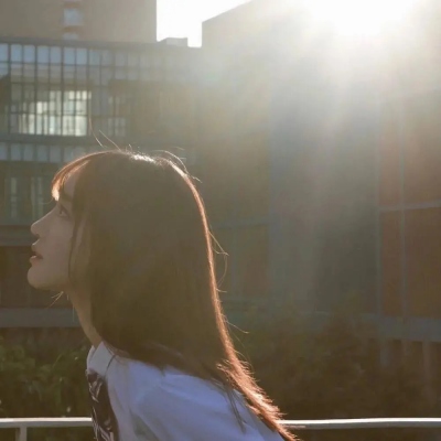 最新高清QQ情侣头像来啦！个性网整理了20张专属素材，满足情侣们换头像的需求。