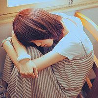 32张氛围感拉满！伤感蹲姿抱膝女生头像合集