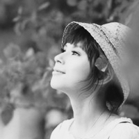 84张氛围感拉满的黑白女生头像 质感拉满的女生黑白头像合集