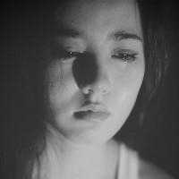 女生流泪伤感头像合集 29张唯美氛围感女生落泪头像分享