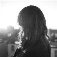 28张黑白女生背影头像 自带孤独伤感氛围感的QQ头像