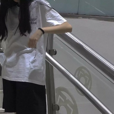 8张氛围感拉满的真人冷酷情侣头像，一男一女超适配