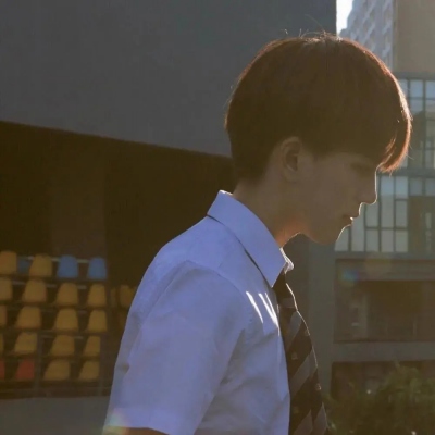 最新高清QQ情侣头像来啦！个性网整理了20张专属素材，满足情侣们换头像的需求。