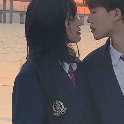 热门真人情侣头像高清合集 共12张