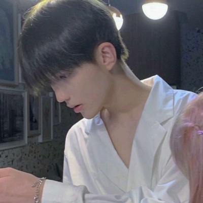 QQ情头真人小众高级款 12张合集