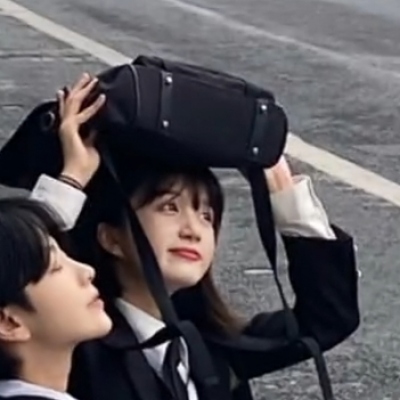 5月学生党专属一左一右情侣头像合集 共19张