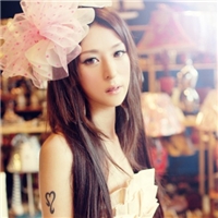 头上戴花的清新女生头像合集 48张美图上线