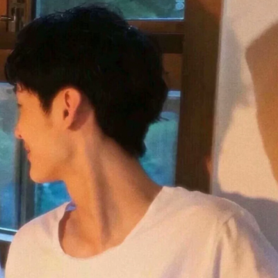 学生党专属！14张低调不显眼的真人情侣头像合集