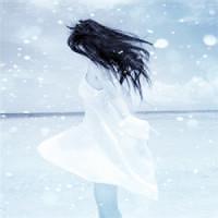 16张飘雪氛围感女生头像 清冷气质雪景美人头像合集