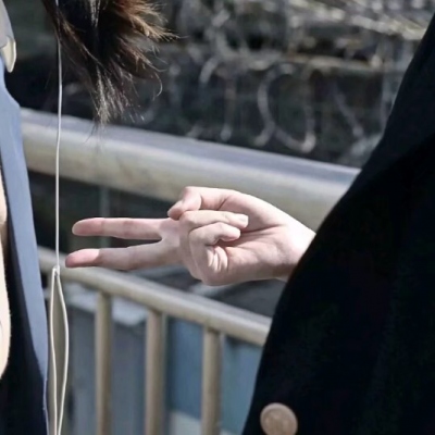 学生情侣真人一左一右高清情头 共20组