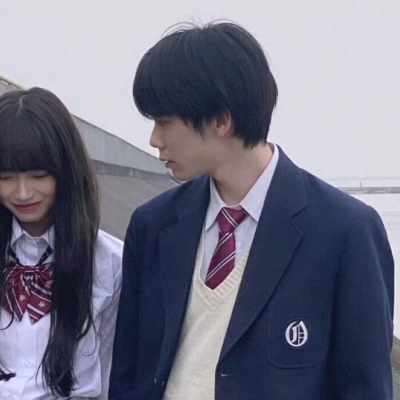 学生情侣真人一左一右高清情头 共20组