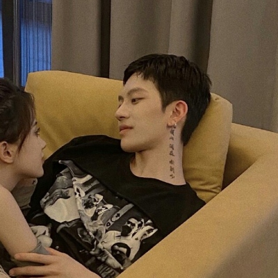 14张高格调高质量情侣头像 快和对象安排上