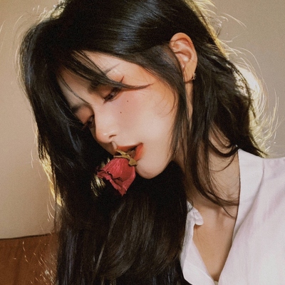 最新高清QQ情侣头像来啦！个性网整理了20张专属素材，满足情侣们换头像的需求。