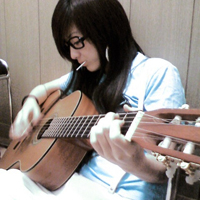 抱着吉他的文艺女生头像合集 共46张